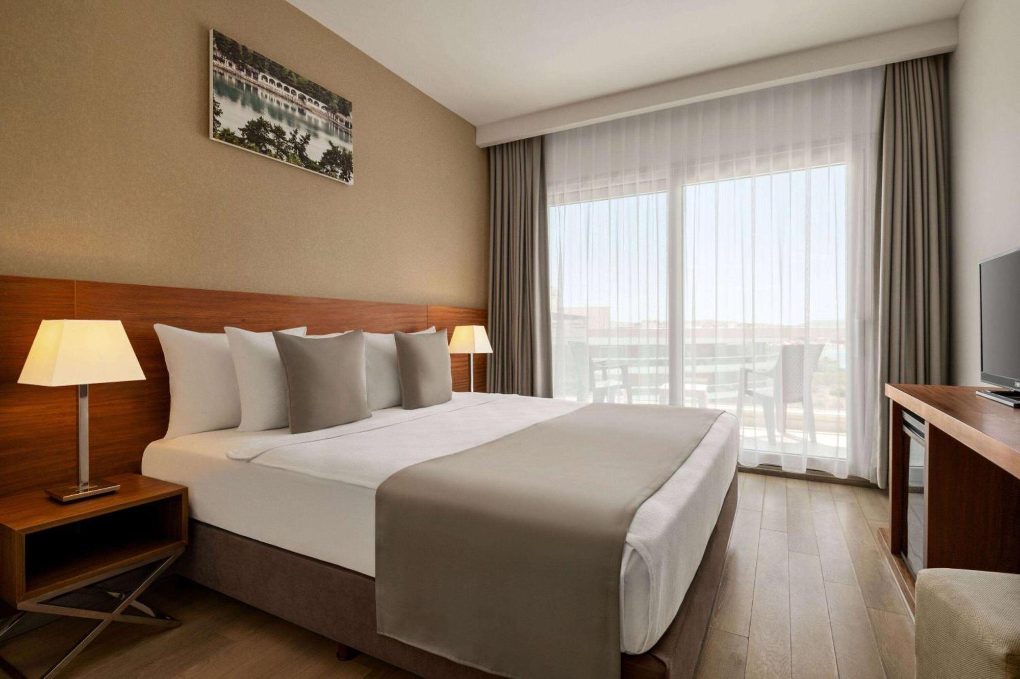 La Quinta By Wyndham Cesme Hotel İzmir Buitenkant foto