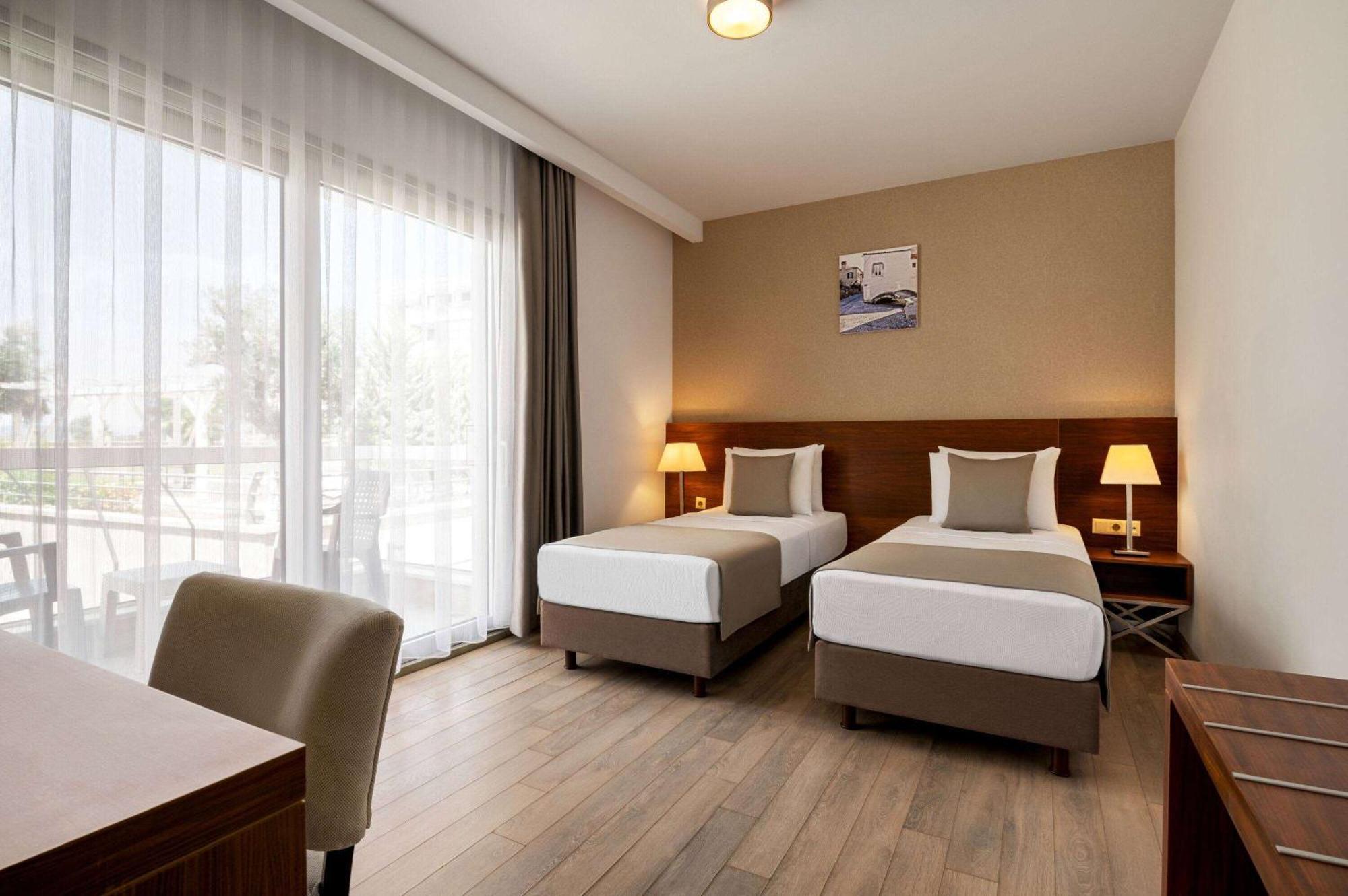 La Quinta By Wyndham Cesme Hotel İzmir Buitenkant foto