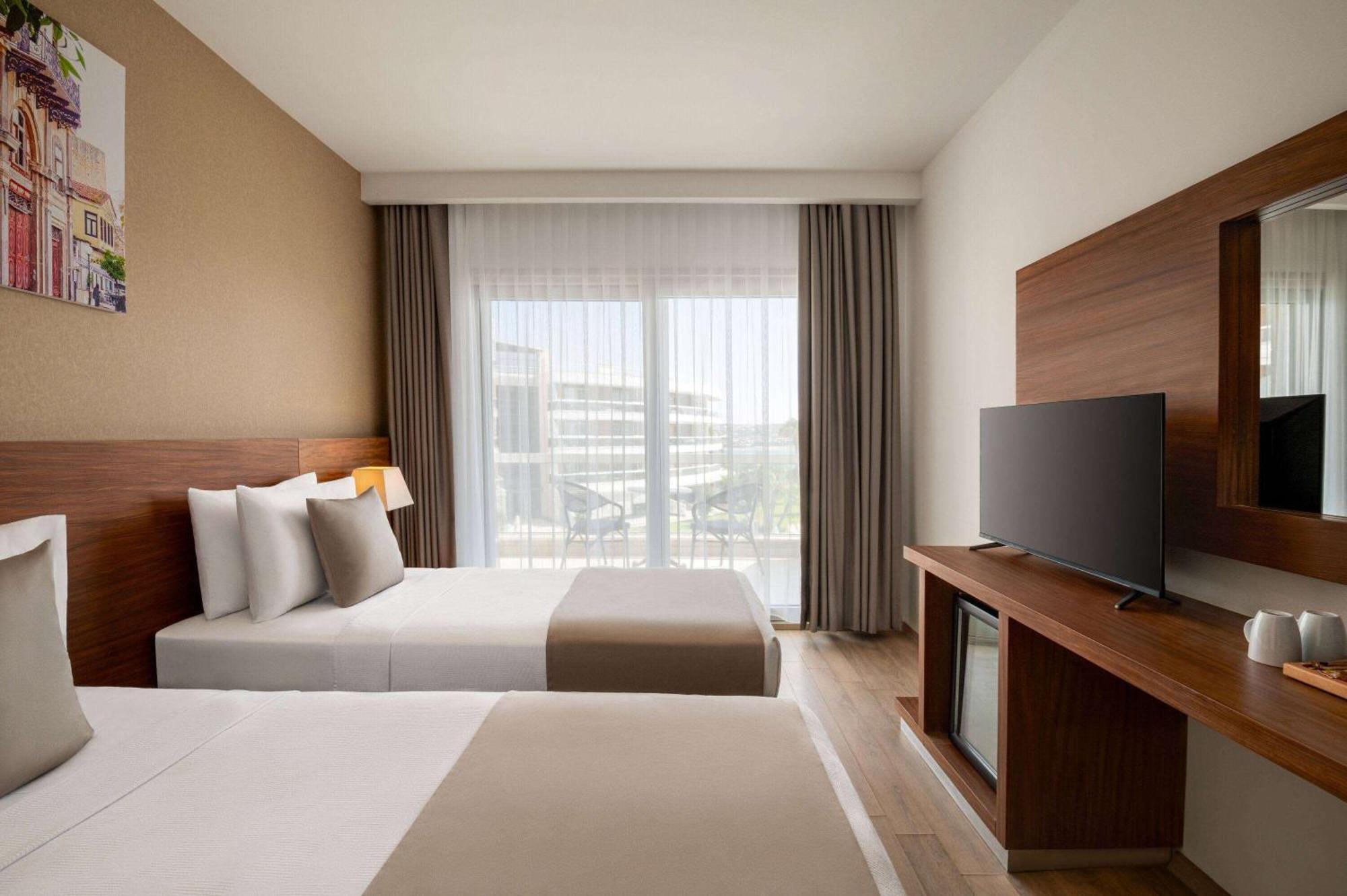 La Quinta By Wyndham Cesme Hotel İzmir Buitenkant foto
